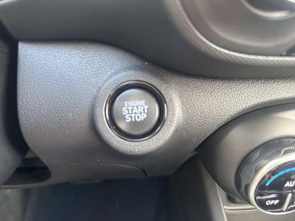 Used 2025 Hyundai Venue SEL image 22