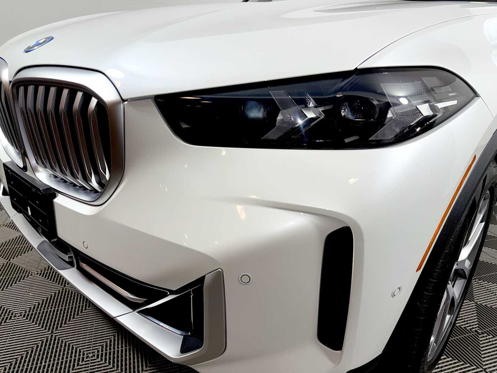 Used 2024 BMW X5 xDrive50e w/ Parking Assistance Package AWD/4WD image 26