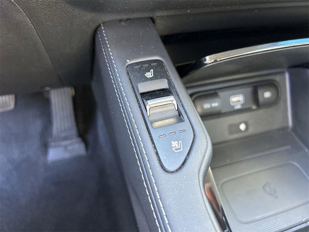 Used 2022 Kia Telluride EX w/ EX Premium Package image 7