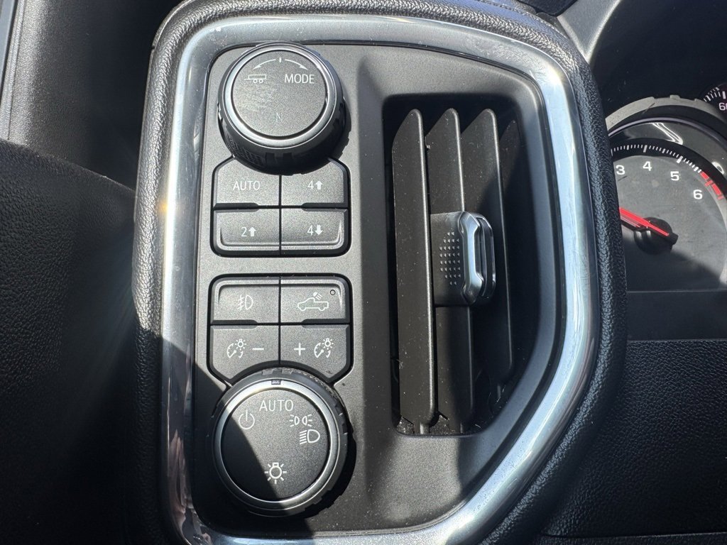 Used 2020 Chevrolet Silverado 1500 RST image 25