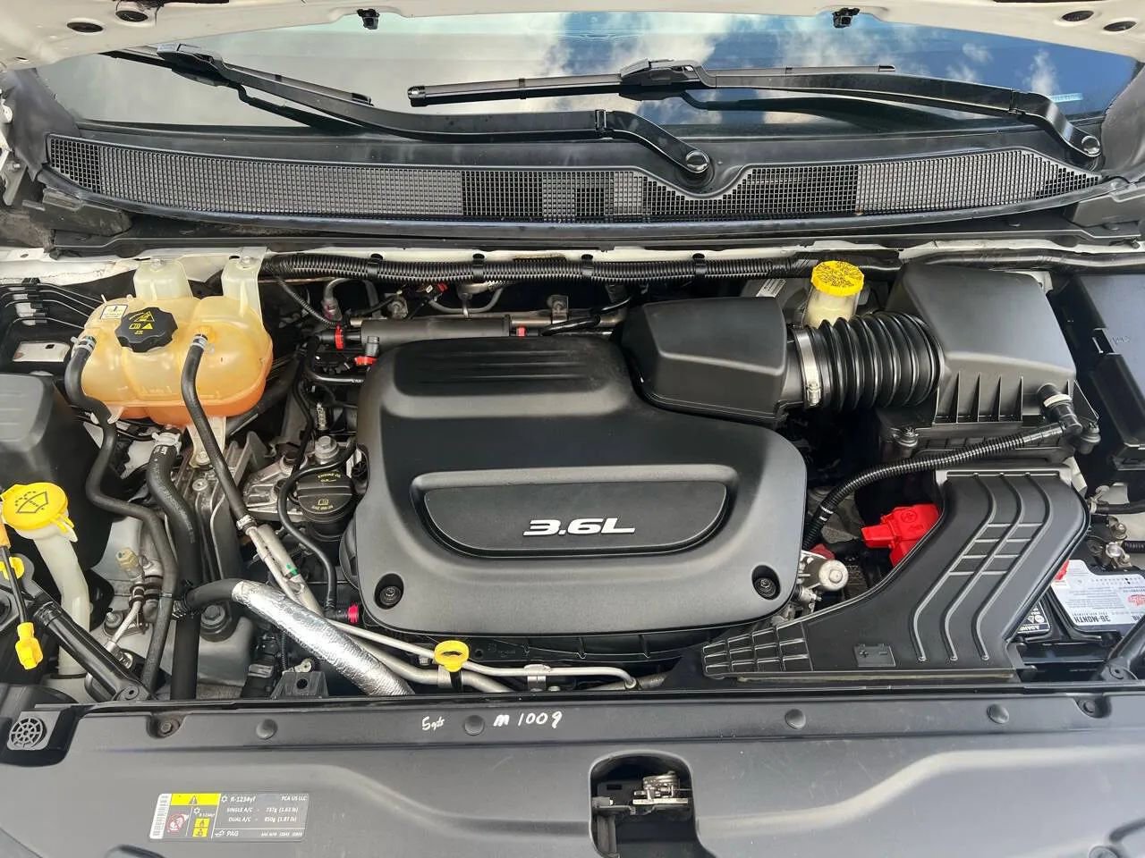 Used 2017 Chrysler Pacifica Touring-L FWD image 17