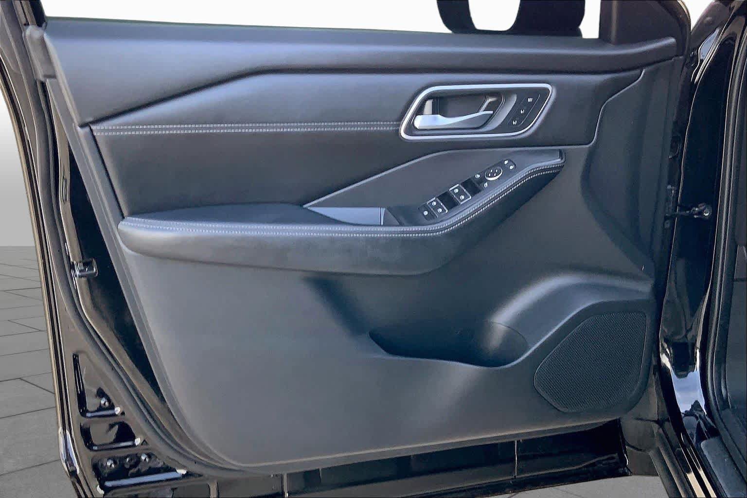 Used 2024 Nissan Rogue Platinum FWD image 22