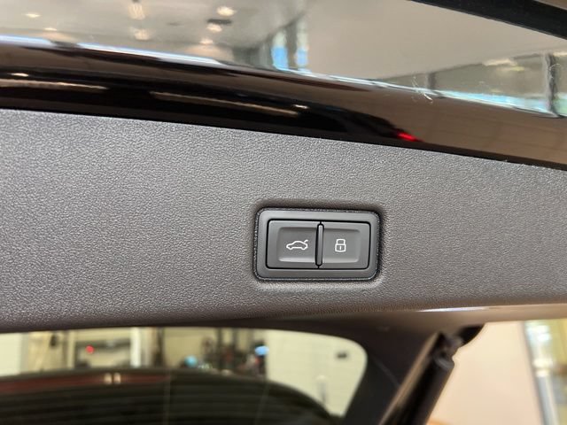 Used 2025 Audi Q5 Premium w/ Convenience Package AWD/4WD image 18