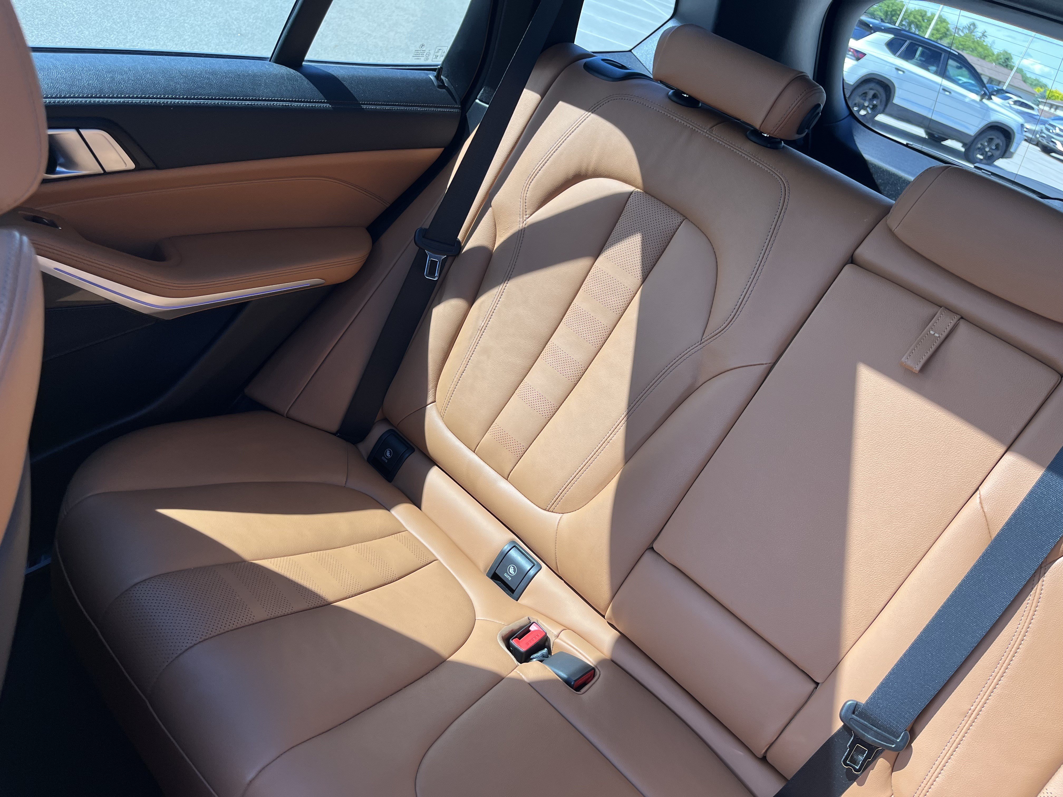Used 2022 BMW X5 xDrive40i w/ M Sport Package AWD/4WD image 39