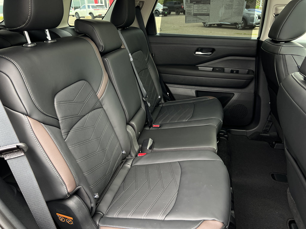 New 2025 Nissan Pathfinder Platinum w/ Cargo Package image 21