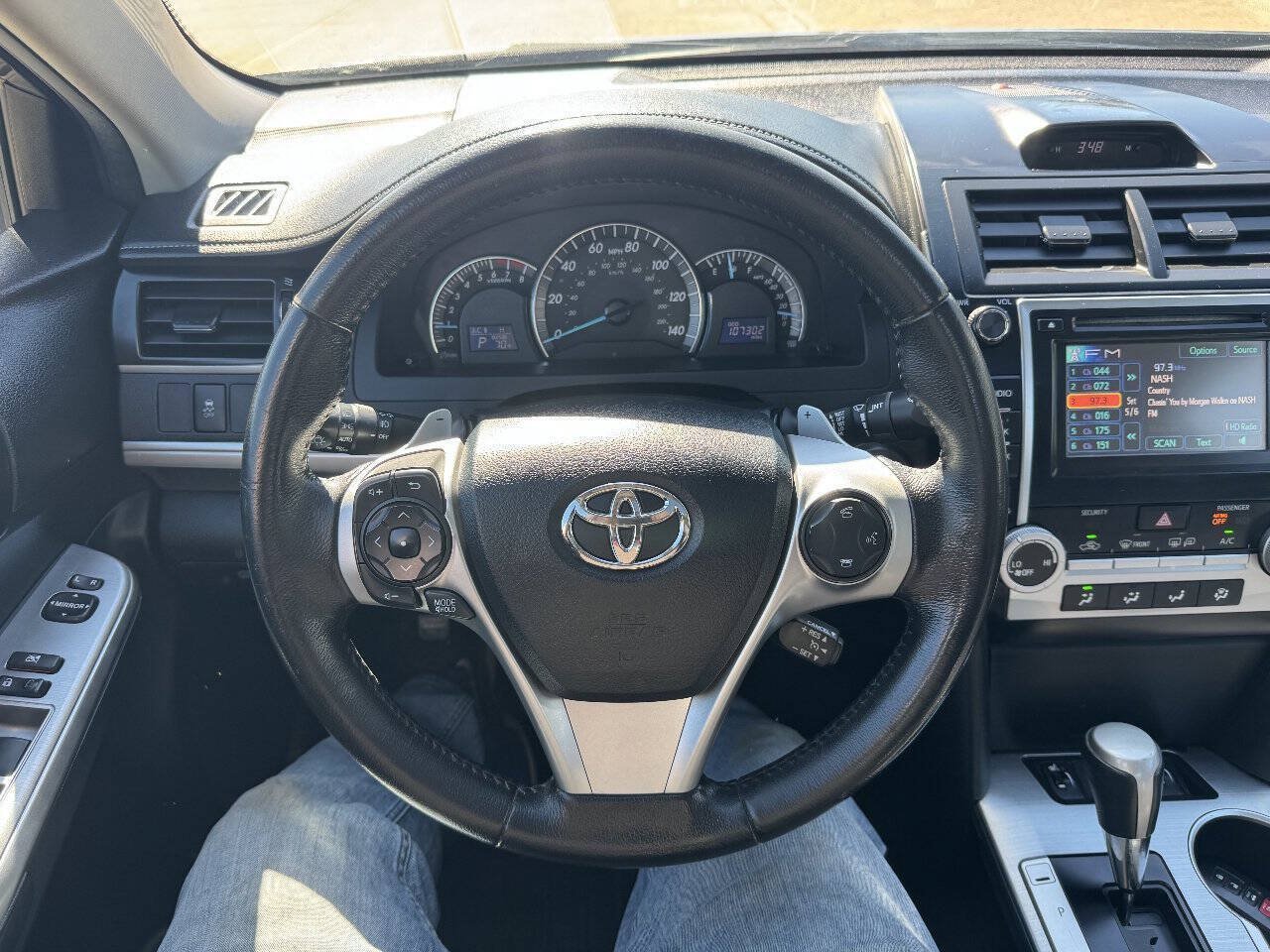 Used 2012 Toyota Camry SE w/ Leather Pkg FWD image 19