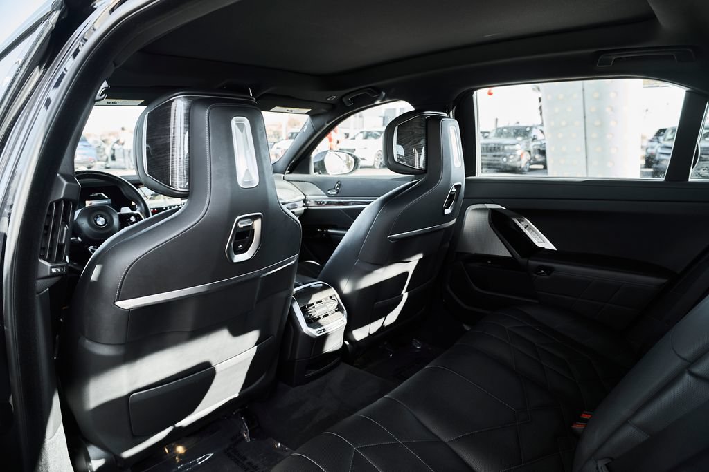 Used 2024 BMW 740i w/ Premium Package RWD image 20