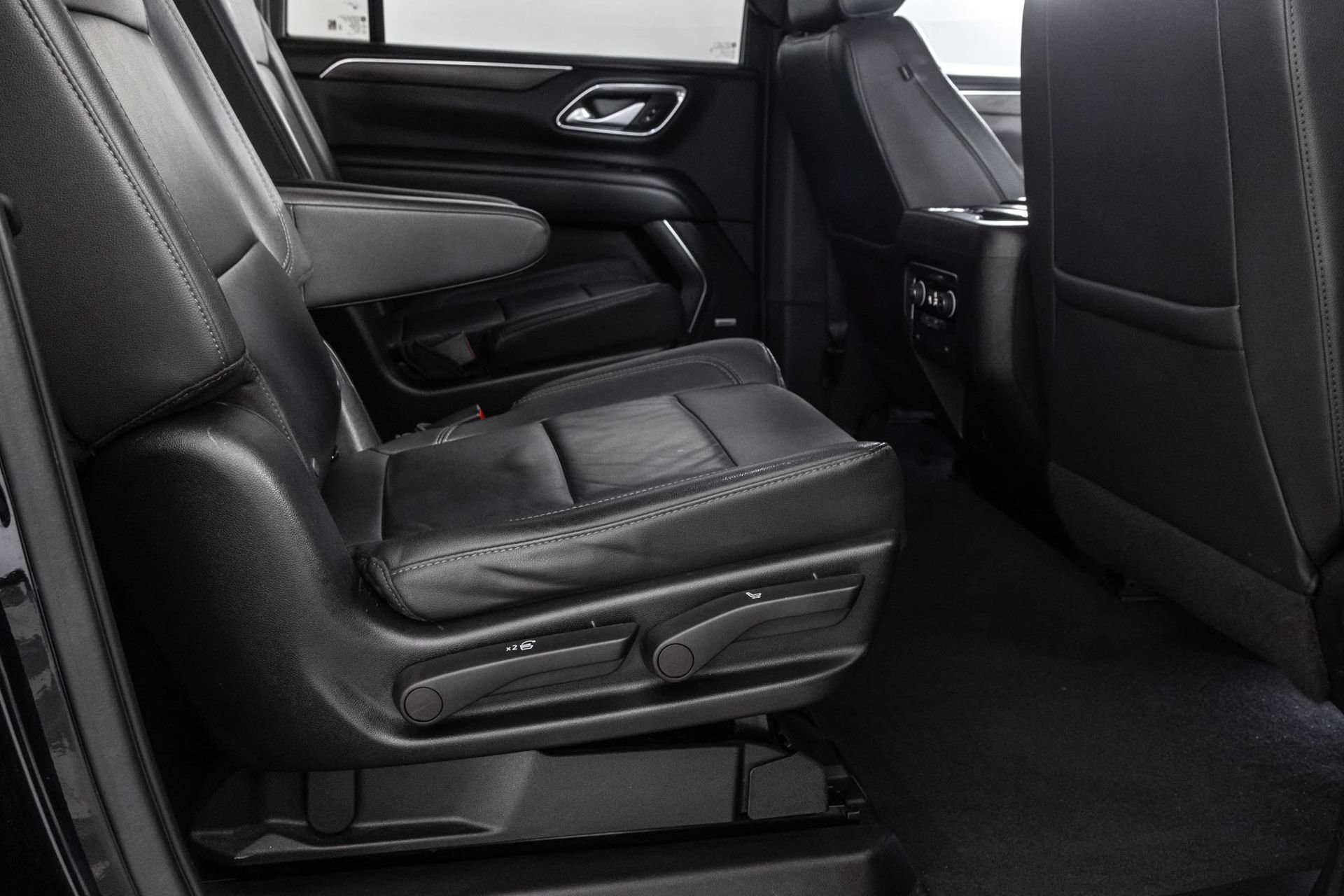 Used 2022 Chevrolet Suburban LT AWD/4WD image 44