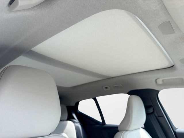 Certified 2026 Volvo XC40 B5 Plus AWD/4WD image 19