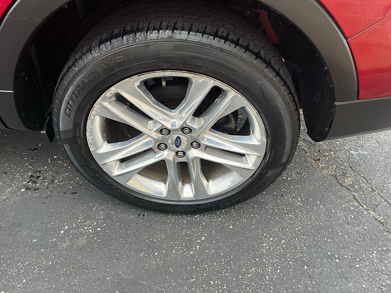 Used 2017 Ford Explorer XLT w/ Equipment Group 202A AWD/4WD image 12
