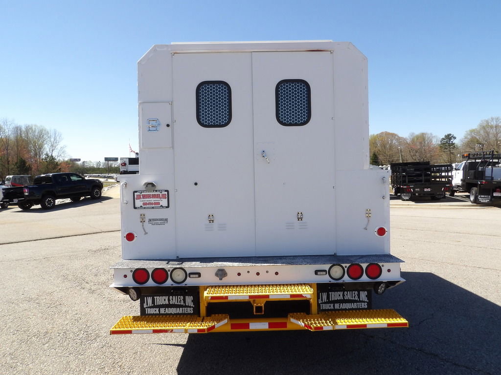 Used 2015 Ford F550 2WD Regular Cab Super Duty image 6