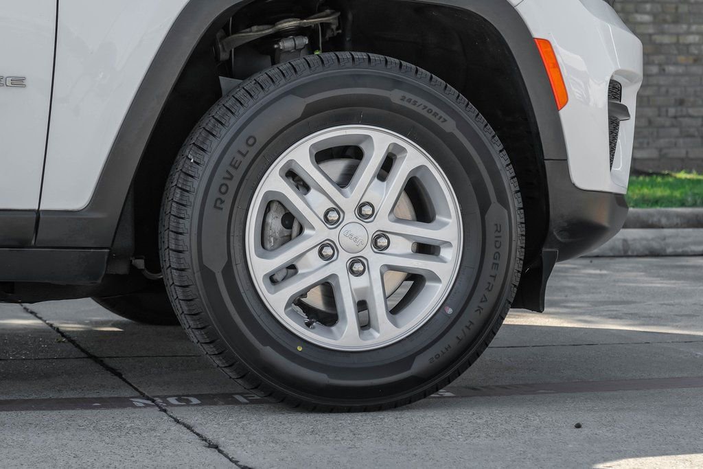 Used 2022 Jeep Grand Cherokee Laredo w/ Luxury Tech Group I image 67