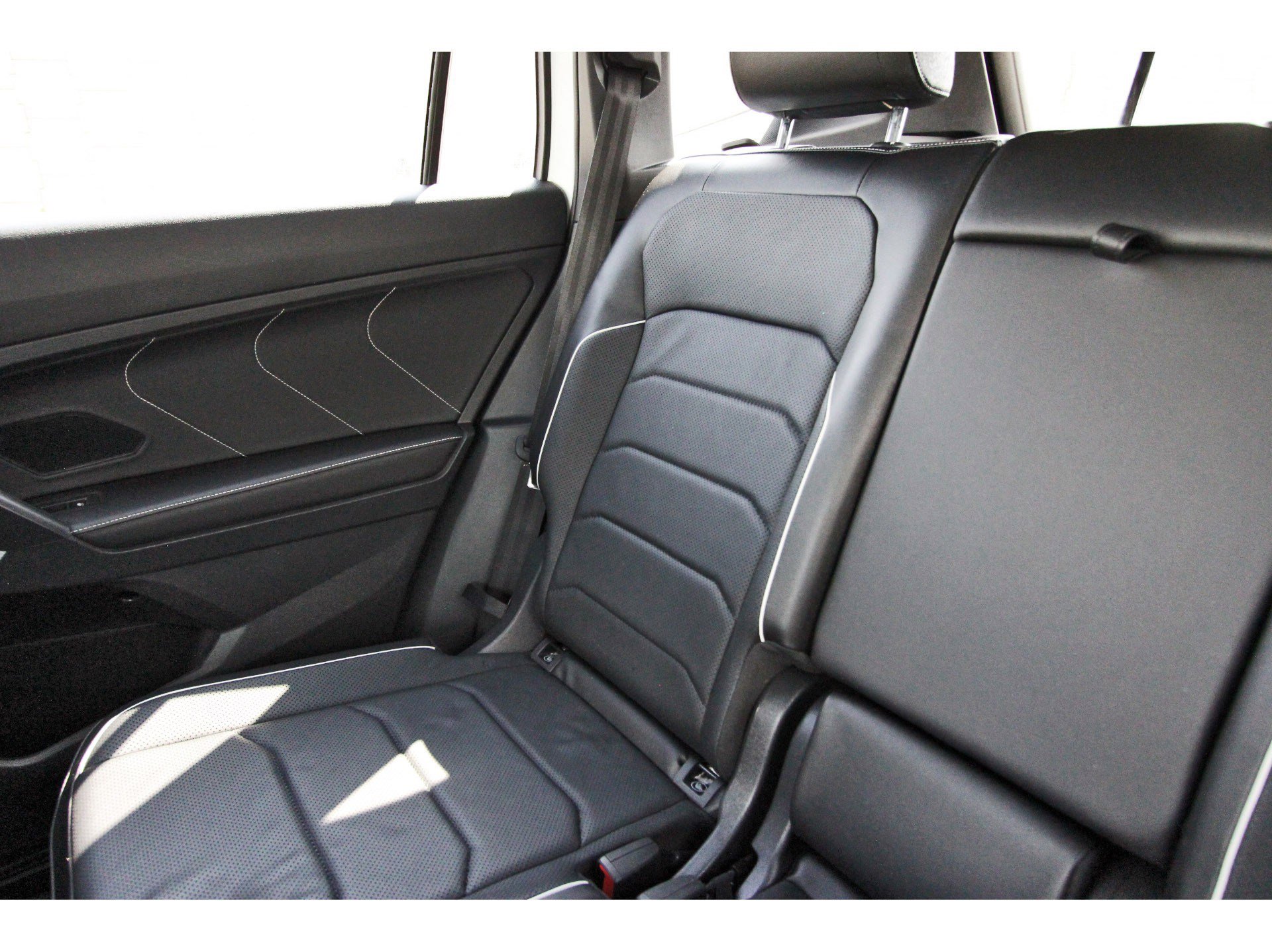 Used 2022 Volkswagen Tiguan SEL R-Line image 14