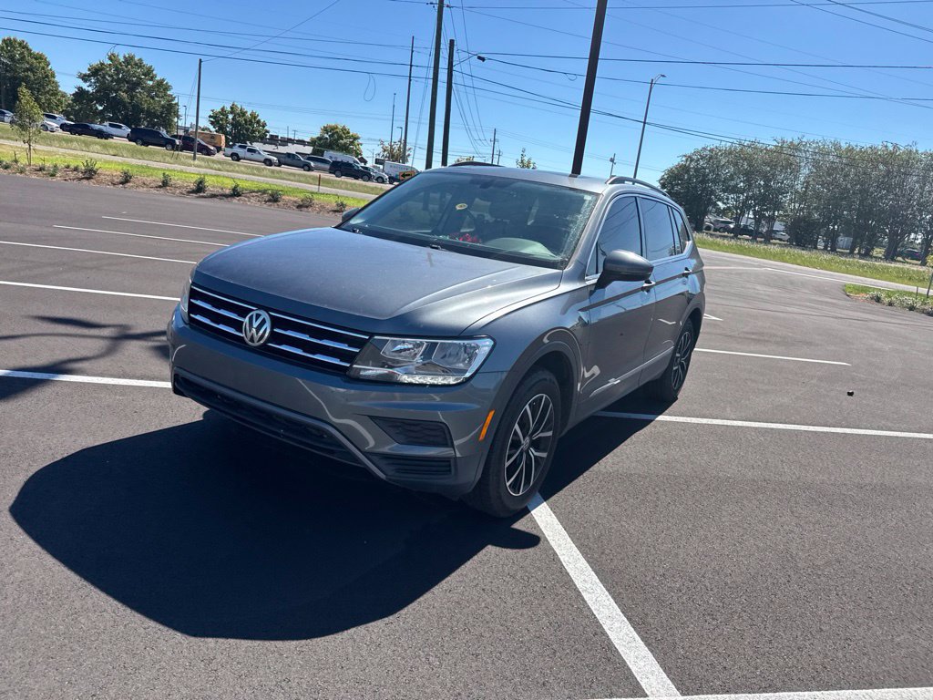 Used 2021 Volkswagen Tiguan SE w/ Panoramic Sunroof Package FWD image 6