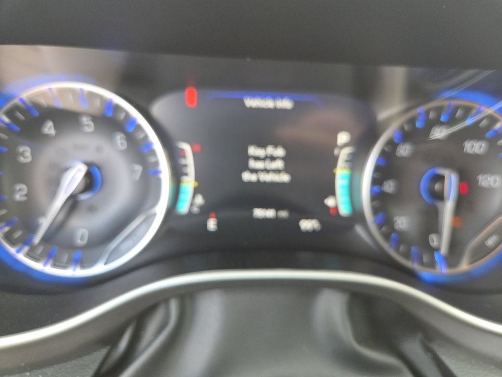 Used 2023 Chrysler Pacifica Touring-L FWD image 43