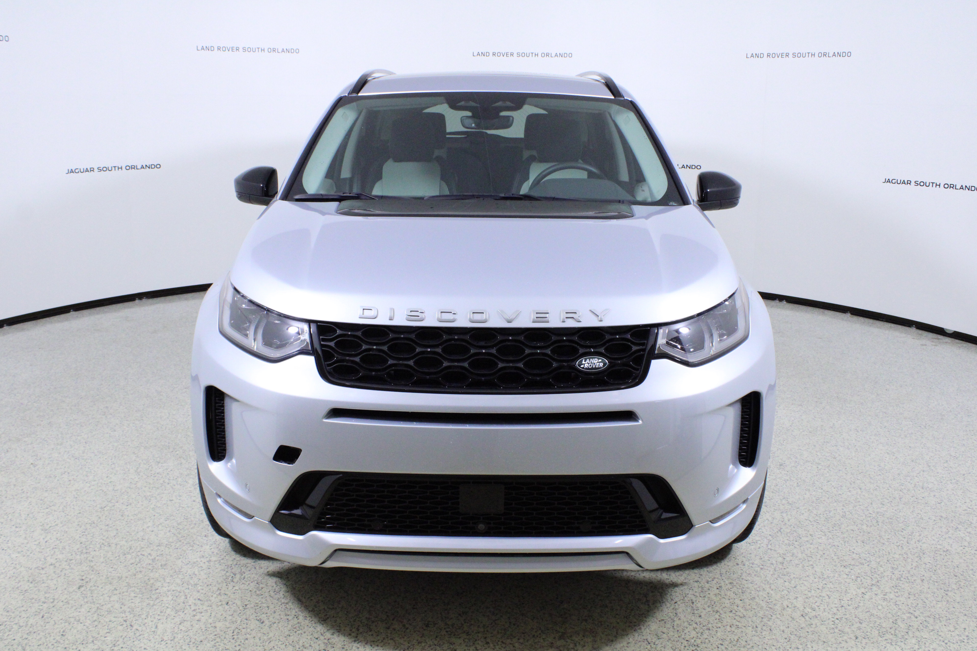 Used 2025 Land Rover Discovery Sport S image 2