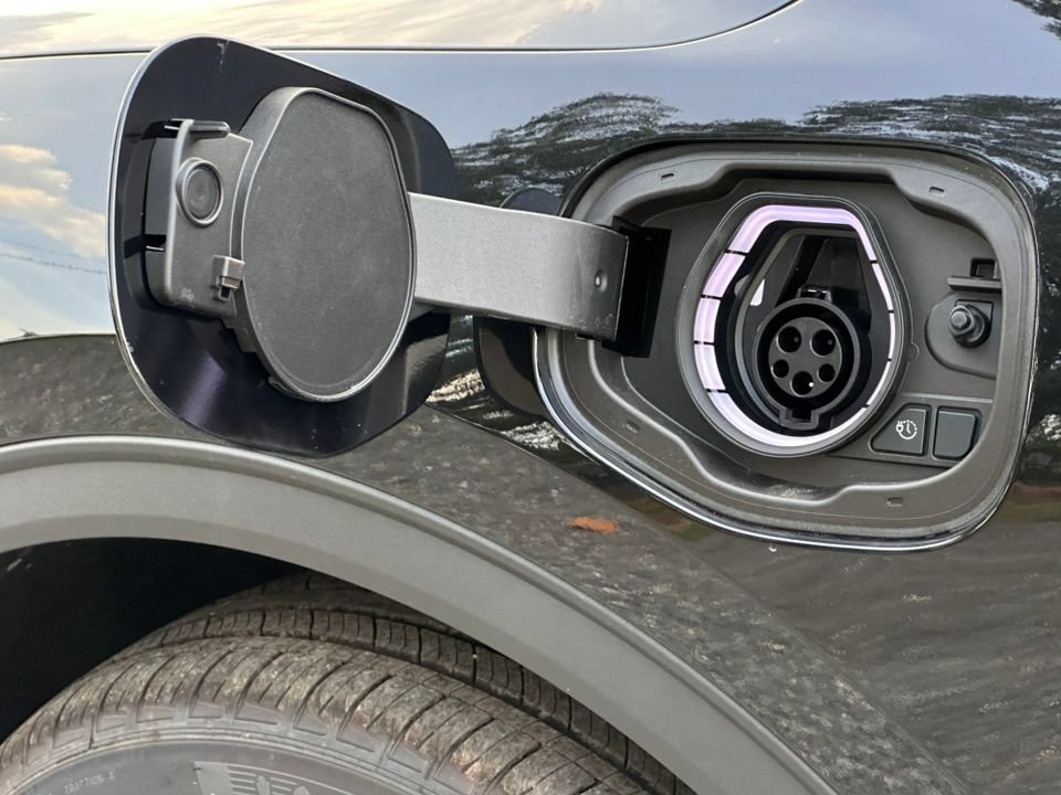New 2025 Ford Escape SE w/ PHEV Premium Package FWD image 14