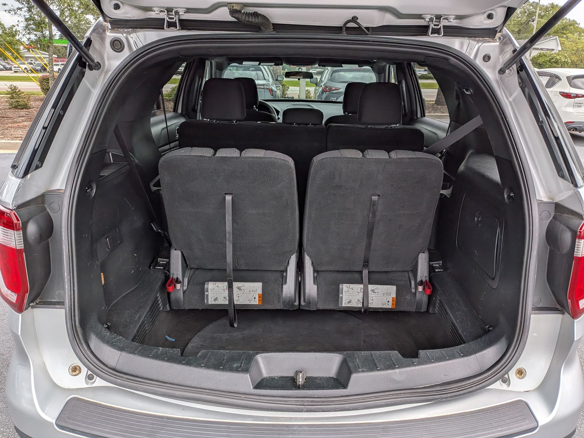 Used 2019 Ford Explorer XLT FWD image 15