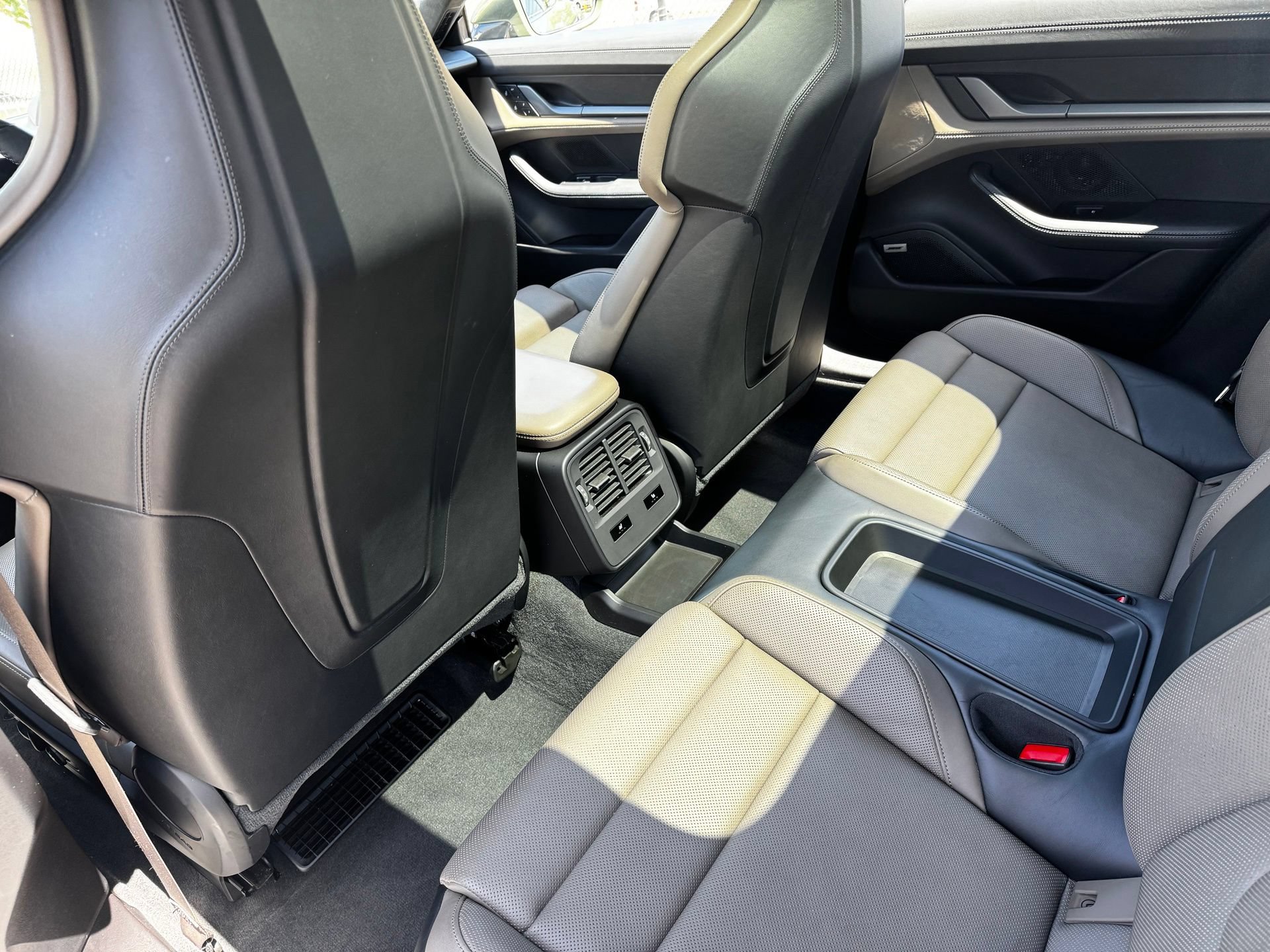 Certified 2022 Porsche Taycan Turbo S w/ Premium Package AWD/4WD image 37