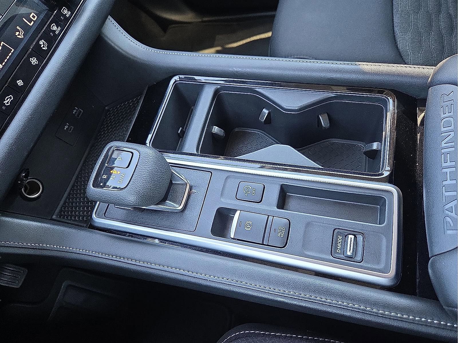 Used 2025 Nissan Pathfinder SV image 25