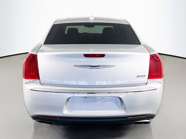Used 2020 Chrysler 300 Limited RWD image 7