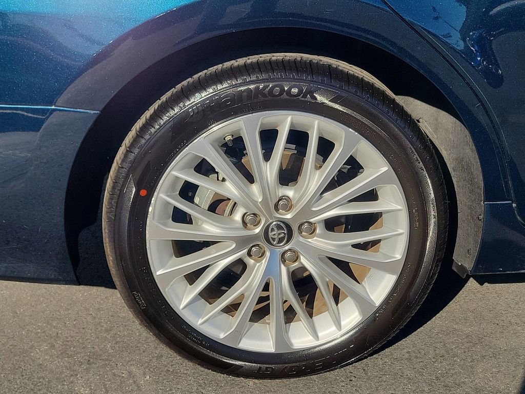 Used 2018 Toyota Camry XLE image 6