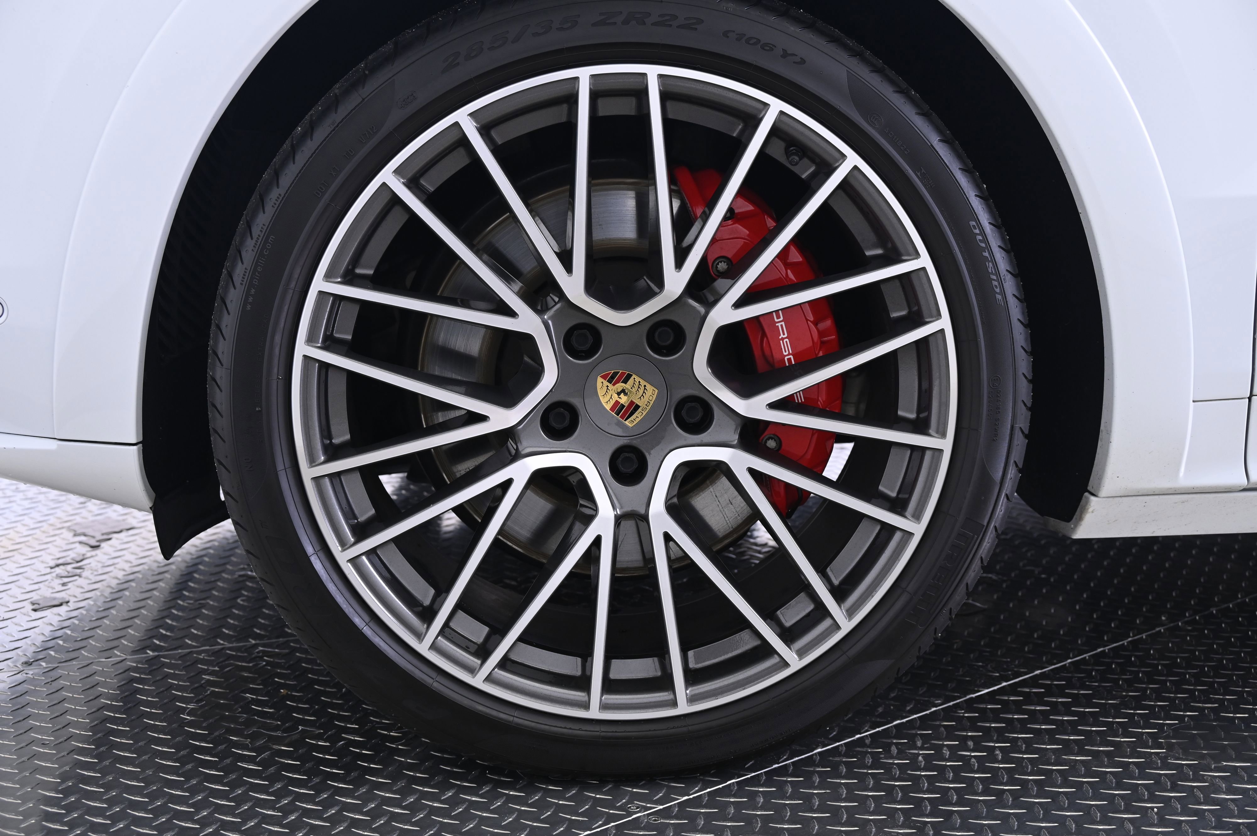 Used 2022 Porsche Cayenne GTS image 11