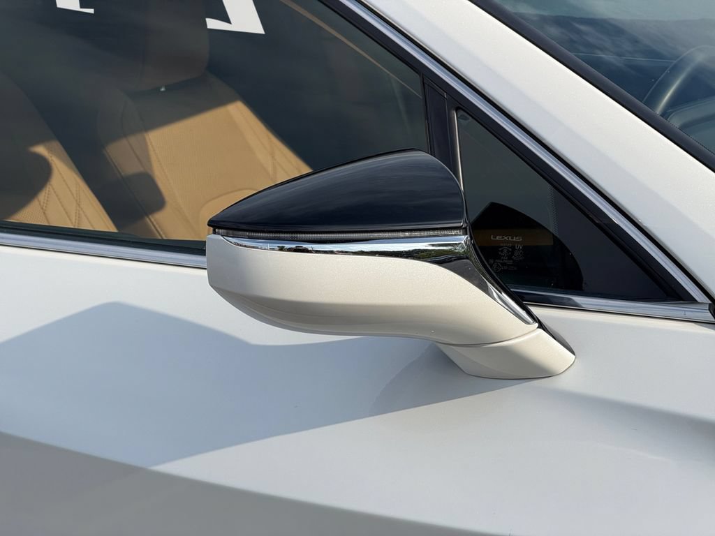 Used 2024 Lexus UX 250h AWD w/ Premium Package image 11
