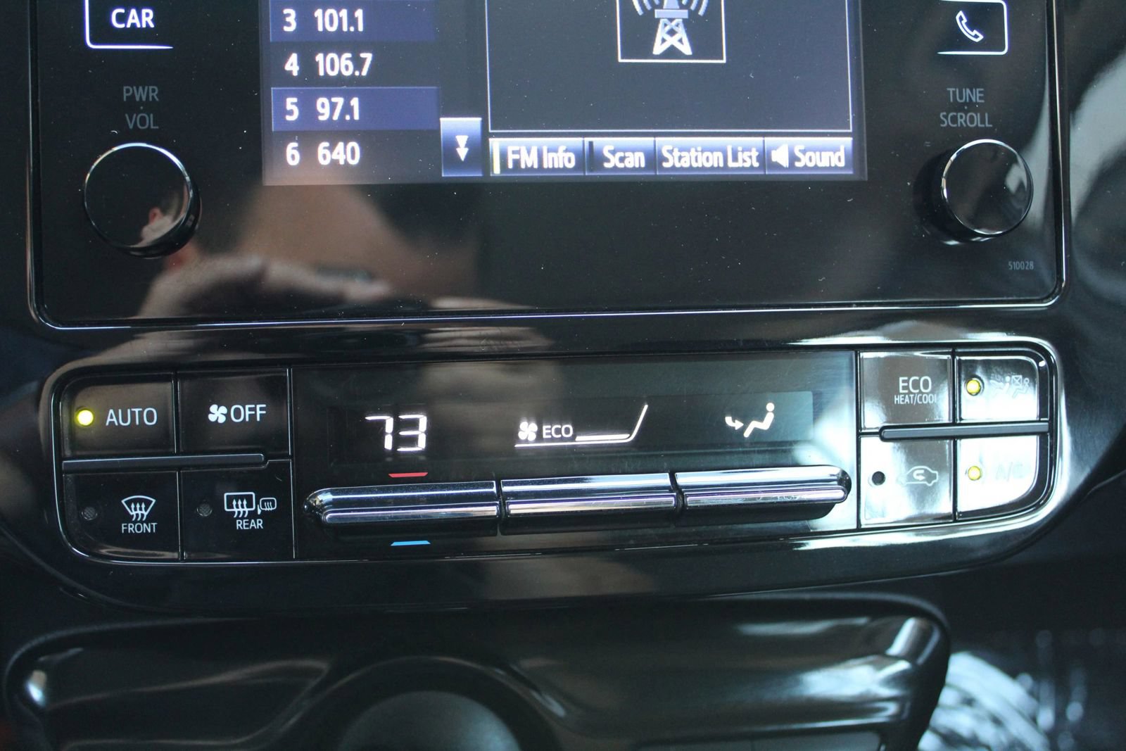 Used 2017 Toyota Prius Four FWD image 19