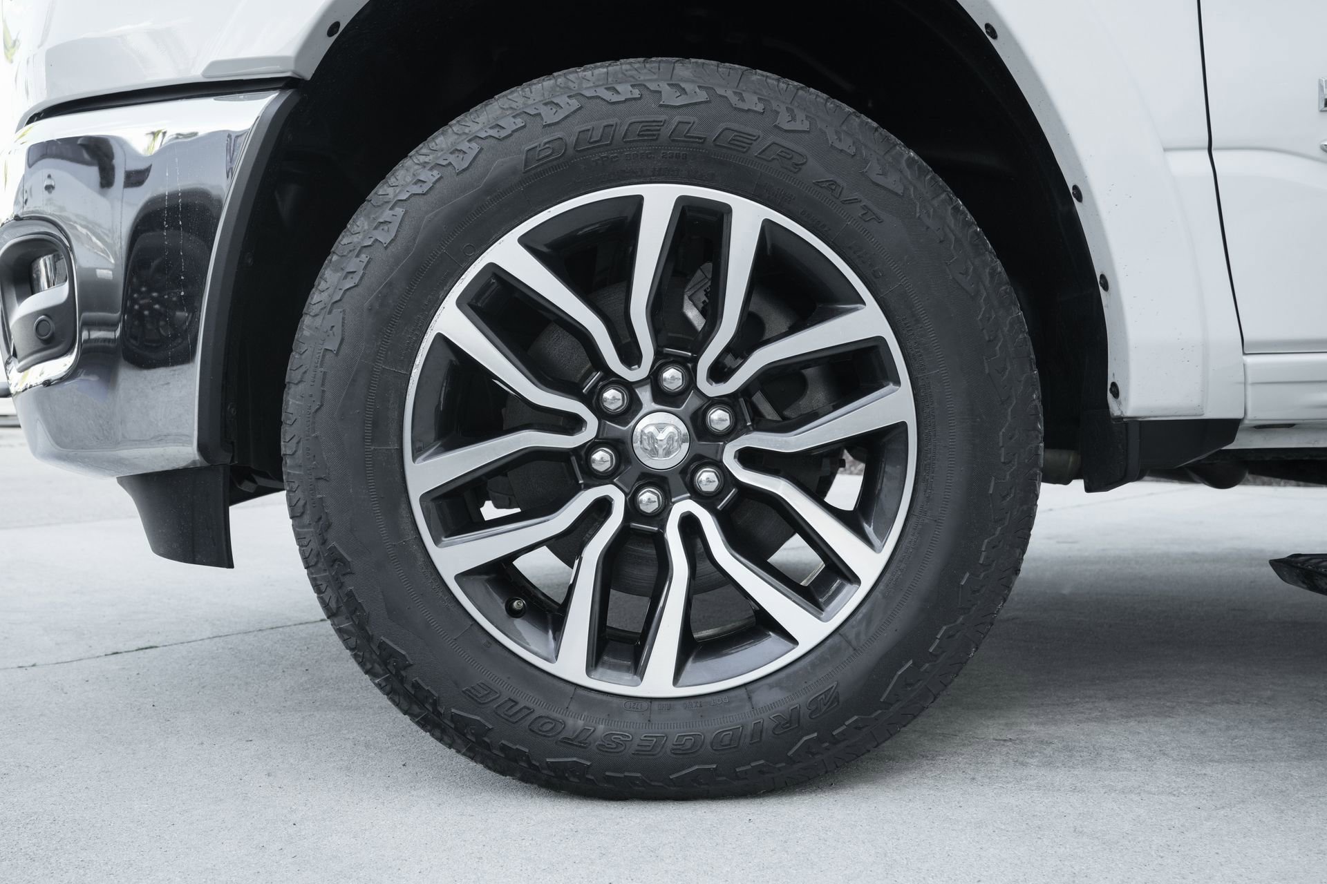 Used 2025 RAM 1500 Limited AWD/4WD image 32