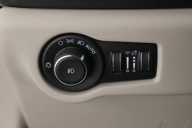 Used 2021 Chrysler Pacifica Touring-L image 20