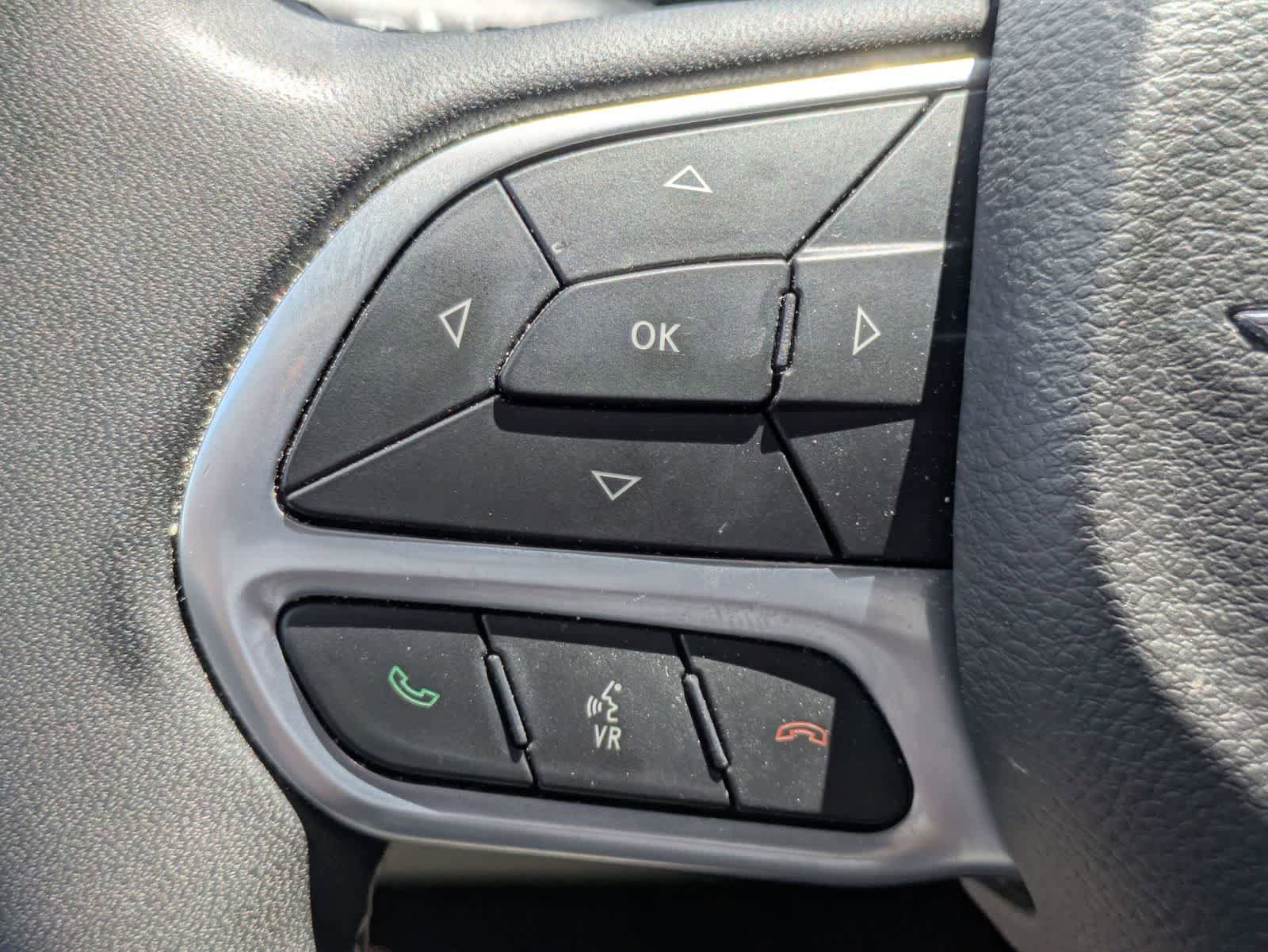 Used 2023 Chrysler Pacifica Limited FWD image 8