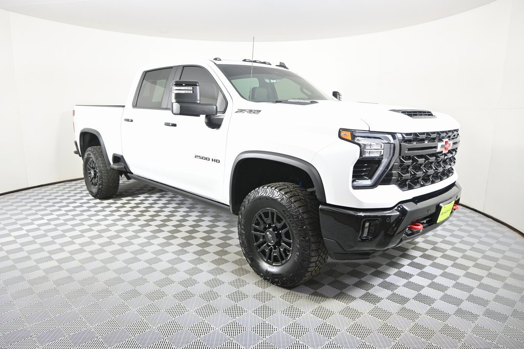 Used 2025 Chevrolet Silverado 2500 ZR2 w/ Technology Package image 10