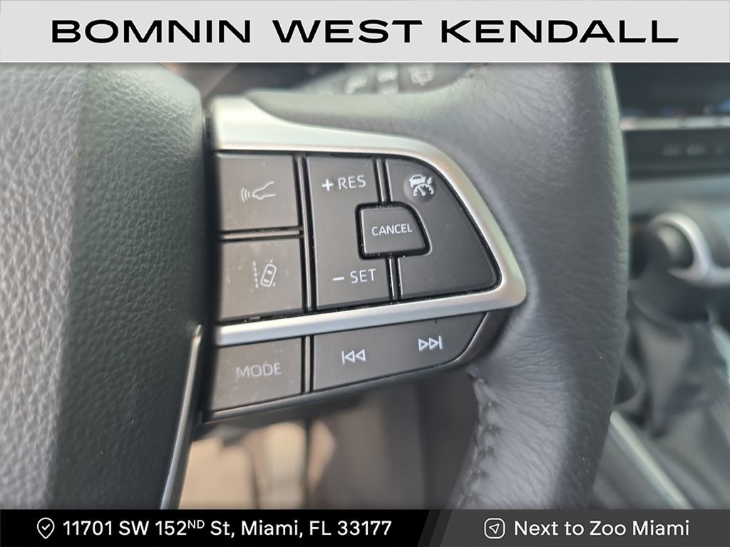 Used 2025 Toyota Sienna XLE image 19