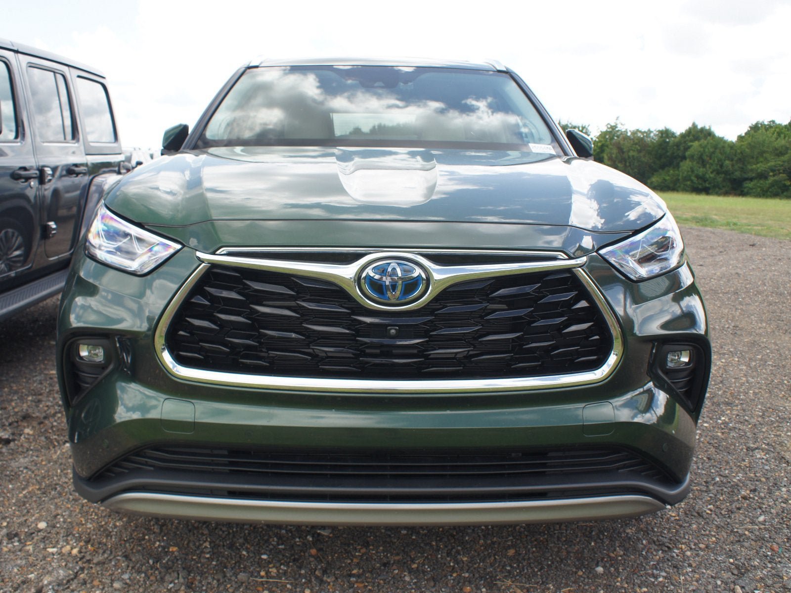 Used 2024 Toyota Highlander Platinum AWD/4WD image 2