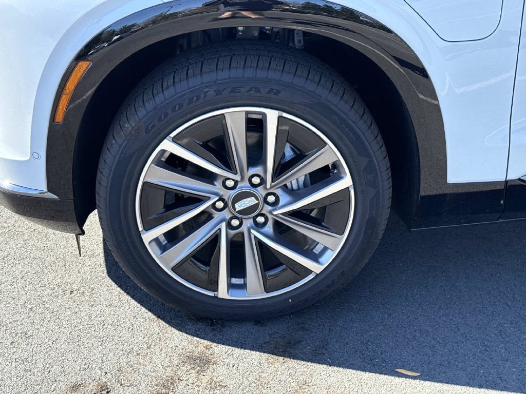 New 2027 Cadillac Vistiq Sport w/ LPO, Floor Liner Package AWD/4WD image 7