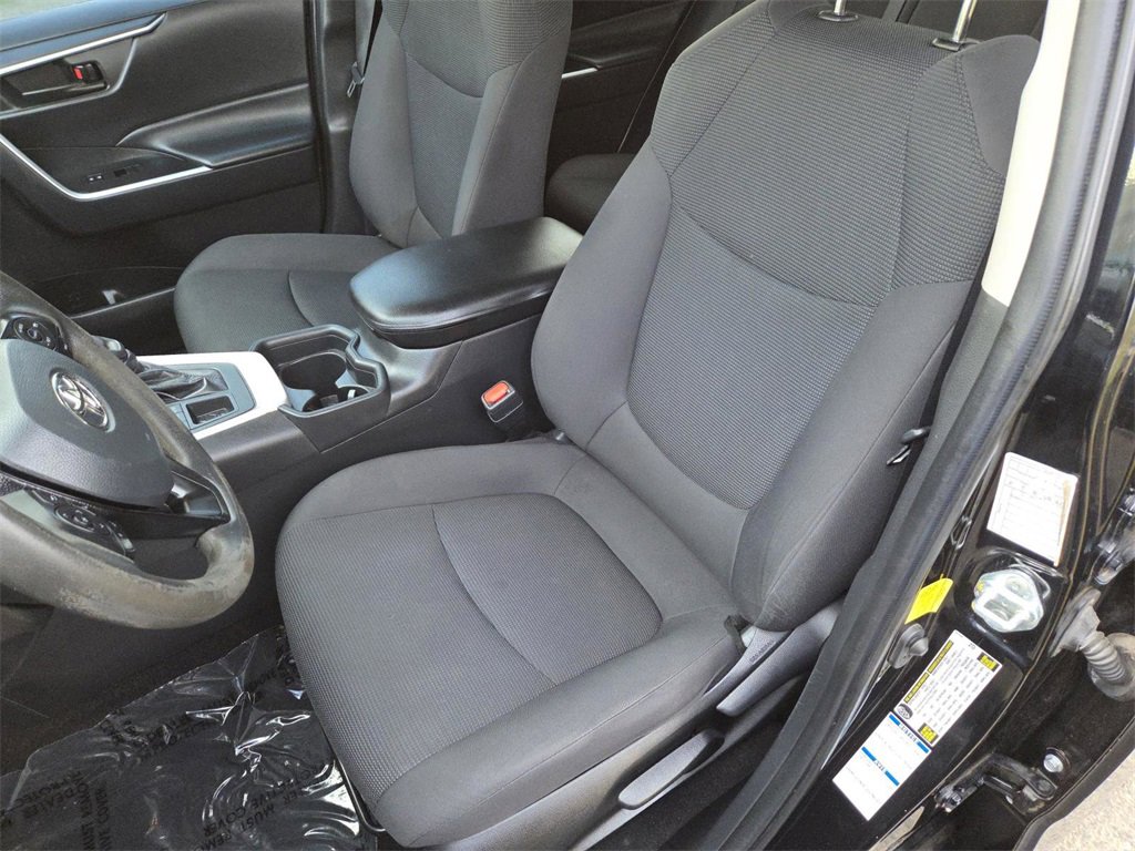 Used 2021 Toyota RAV4 LE image 18