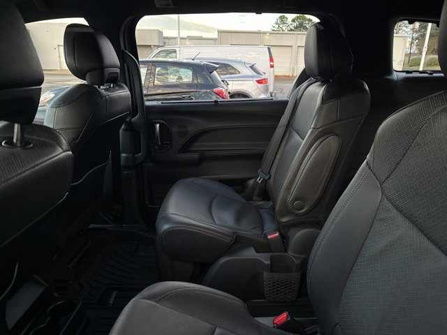 Used 2025 Toyota Sienna Limited image 9