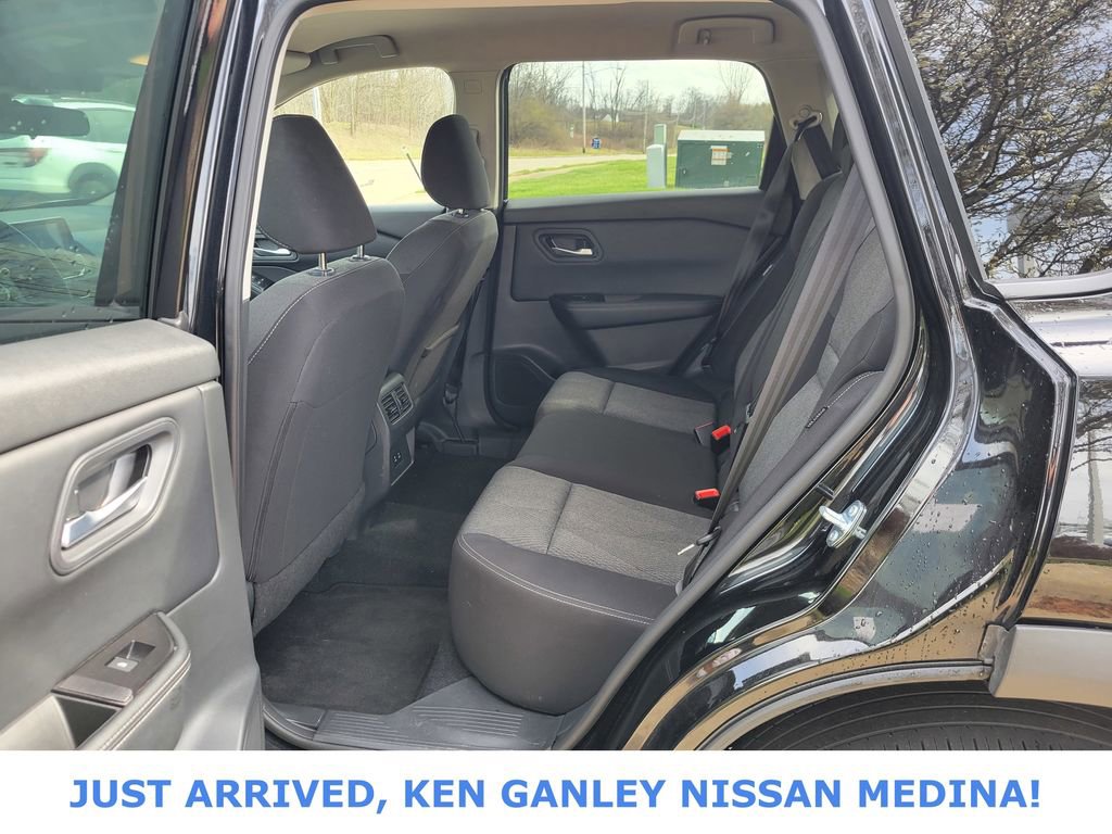 Certified 2025 Nissan Rogue SV image 15