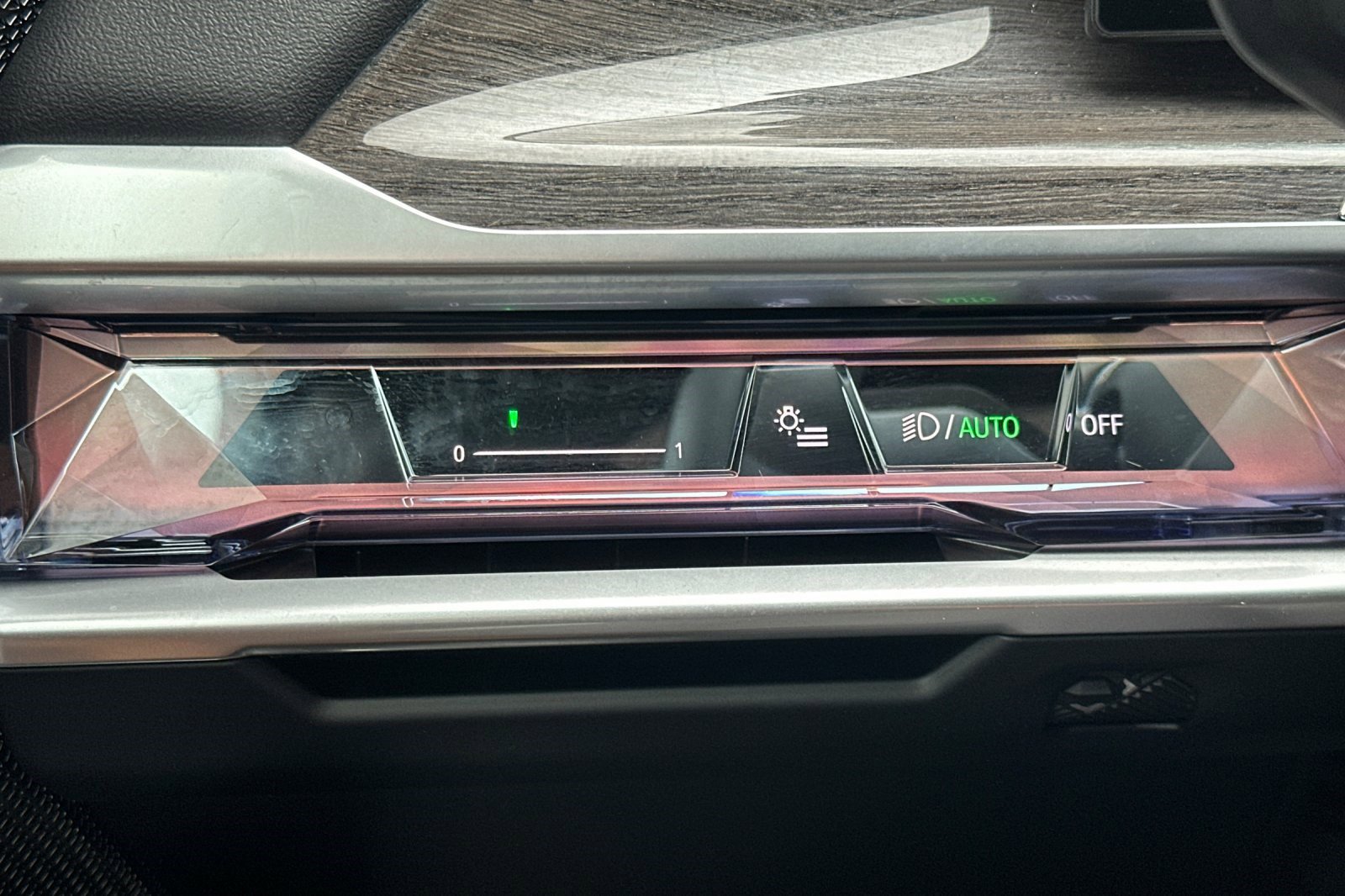 Certified 2025 BMW 740i RWD image 35