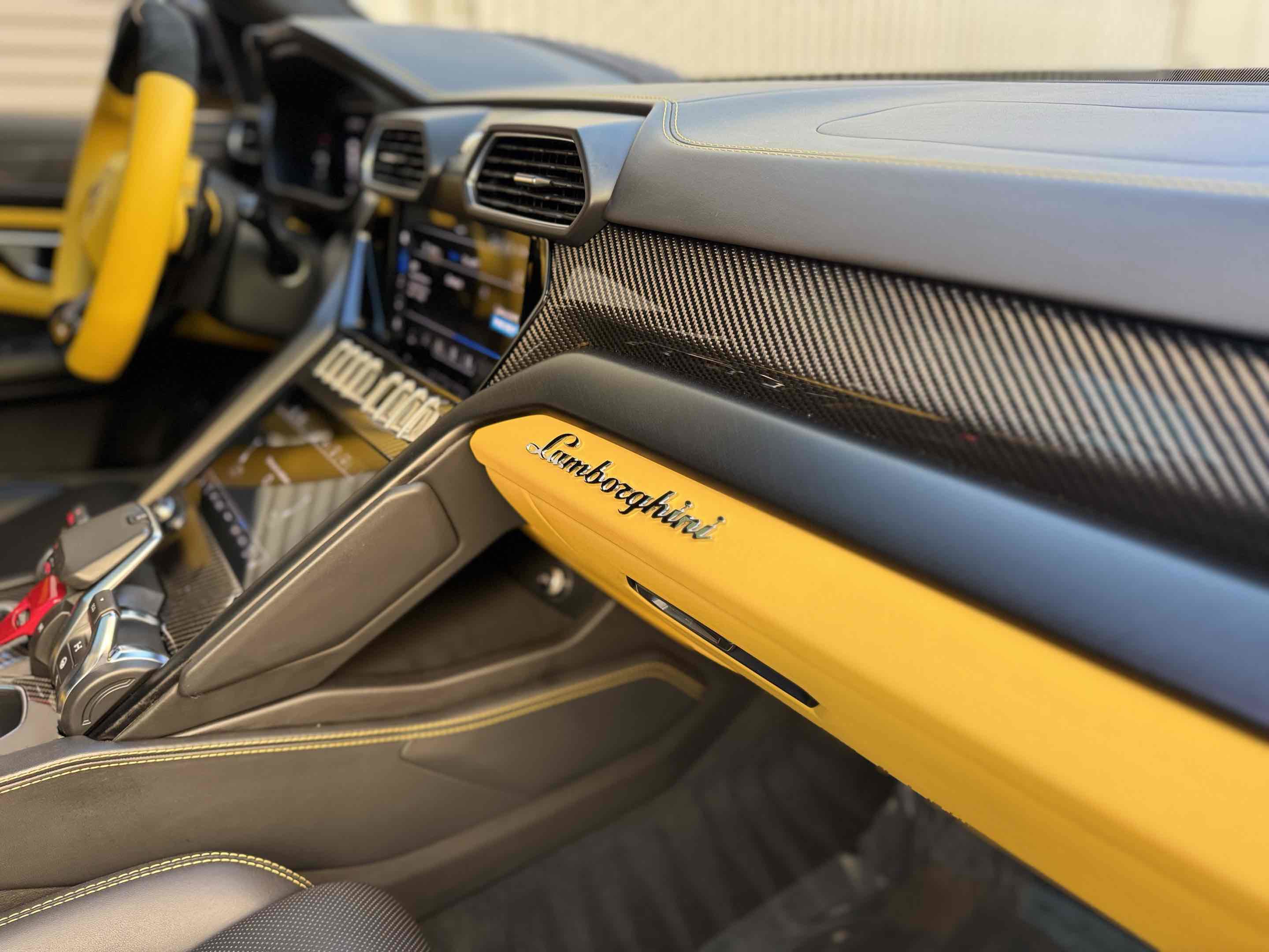 Used 2021 Lamborghini Urus image 39