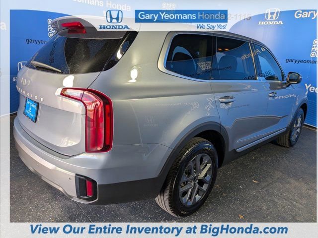Used 2025 Kia Telluride LX FWD image 9