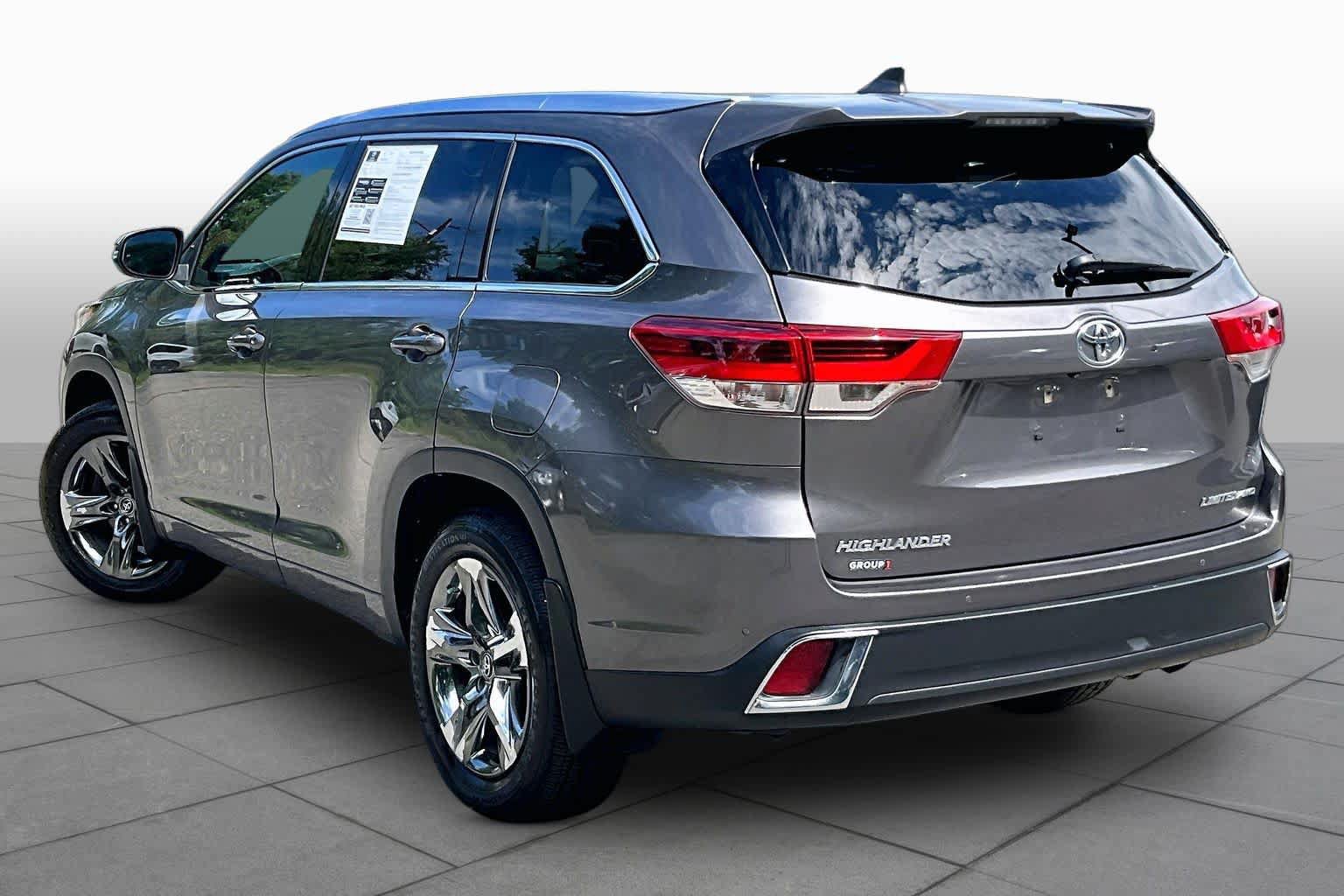 Used 2017 Toyota Highlander Limited Platinum w/ Carpet Mat Package AWD/4WD image 12