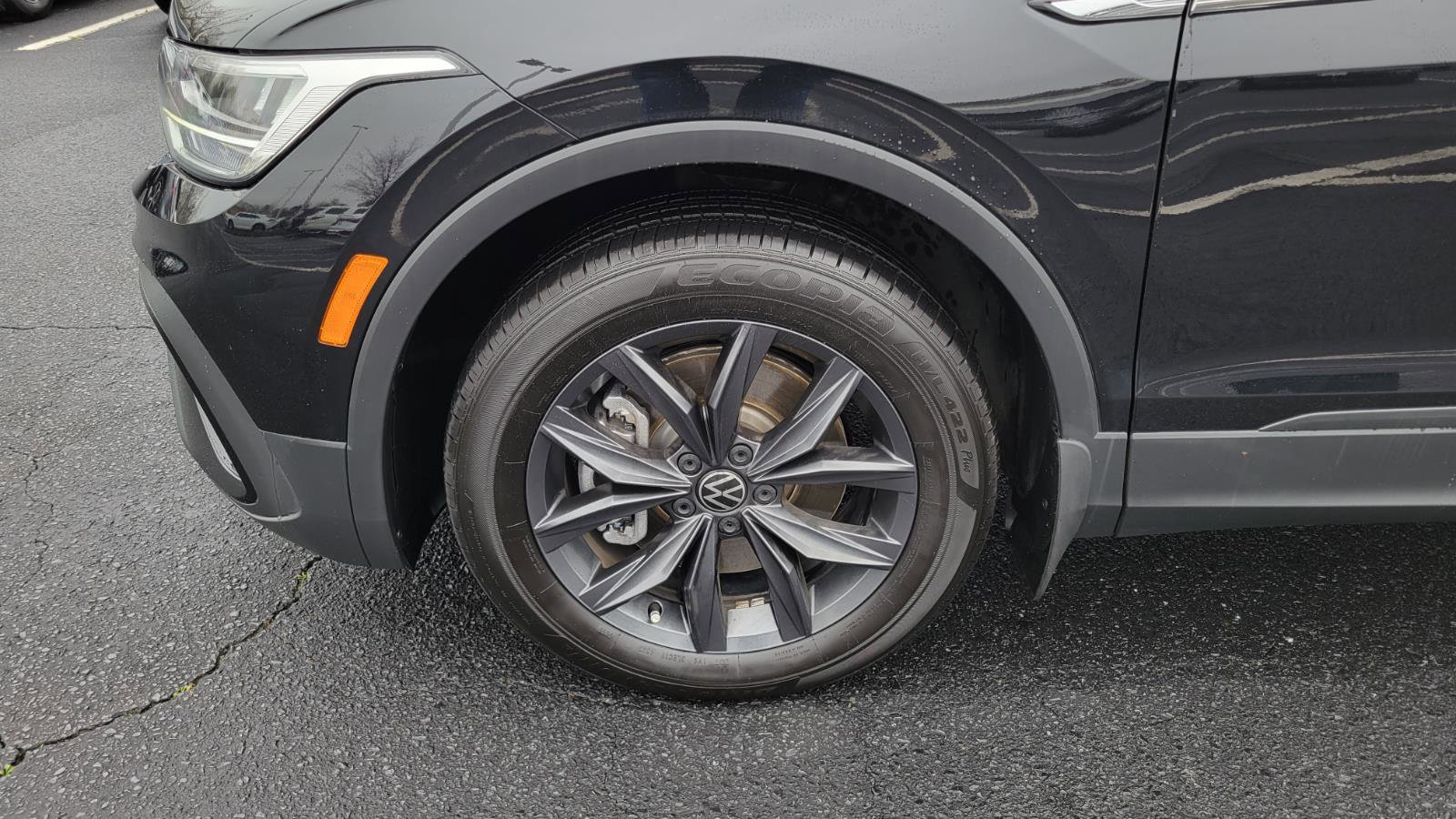 Used 2022 Volkswagen Tiguan SE w/ Panoramic Sunroof Package image 13