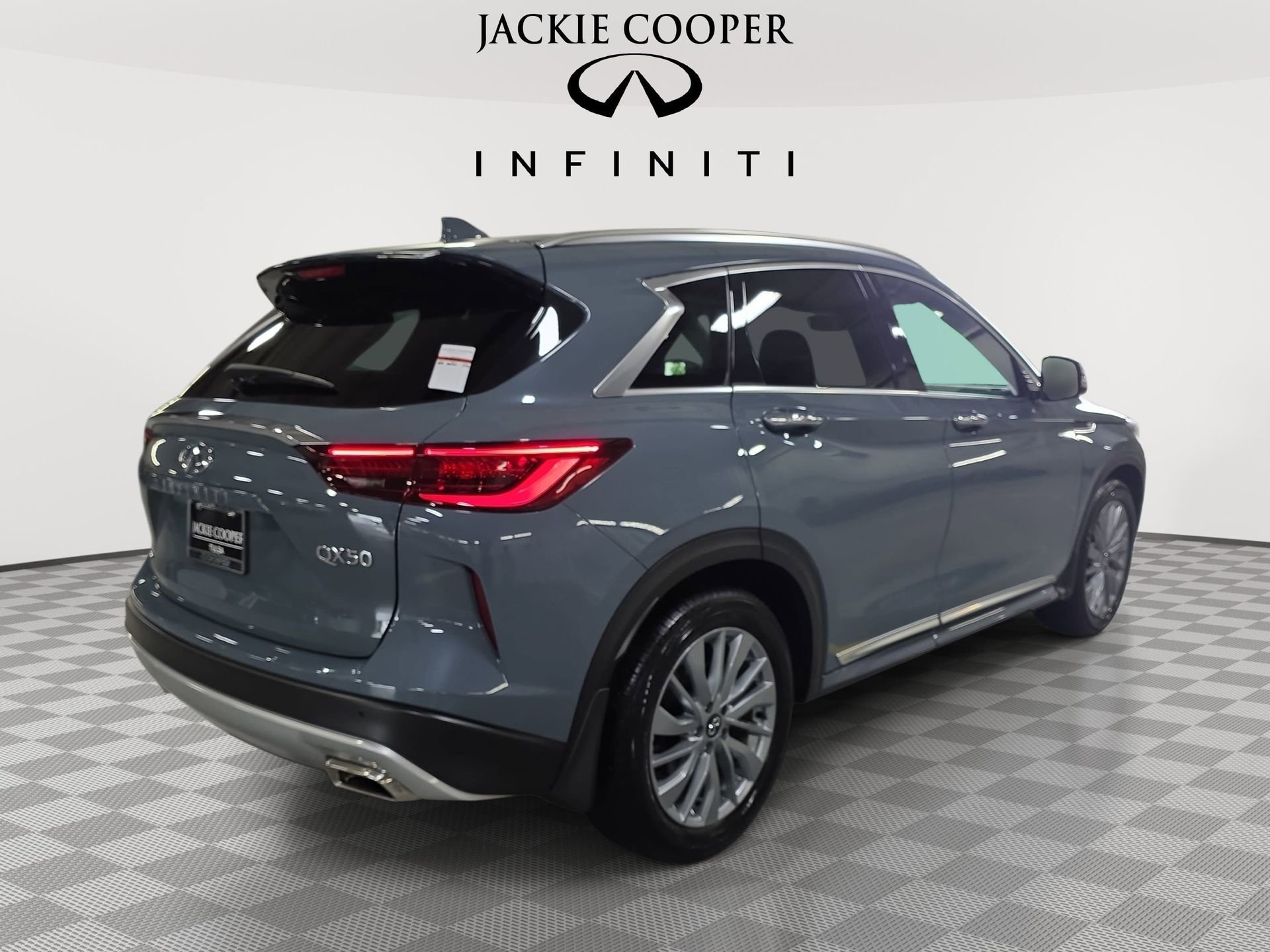 Certified 2025 INFINITI QX50 Luxe w/ Accent Package image 5