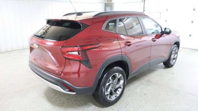 Used 2024 Chevrolet Trax LT w/ Sunroof Package image 6