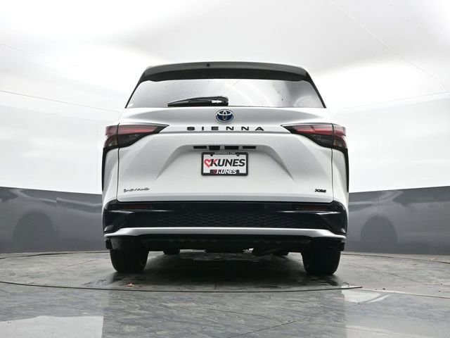 Used 2025 Toyota Sienna XSE image 29