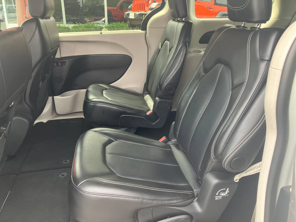 Used 2024 Chrysler Pacifica Touring-L FWD image 26