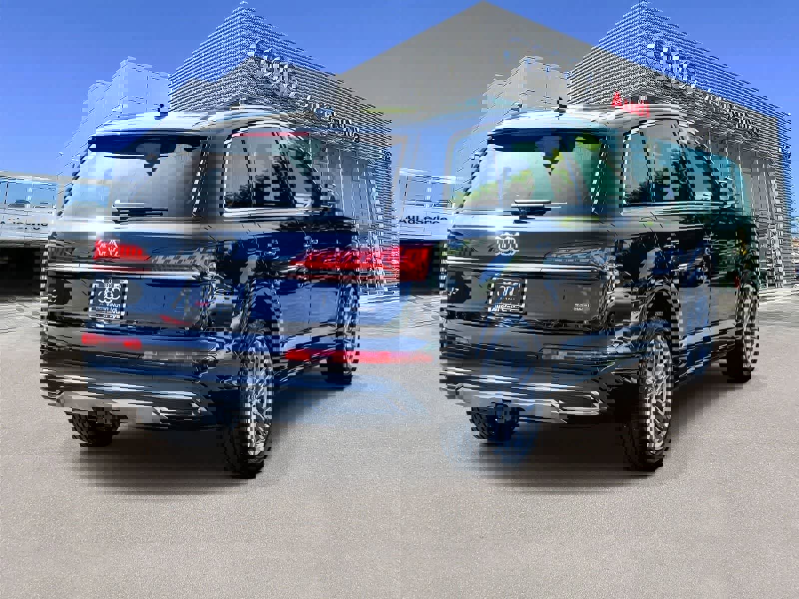 Used 2023 Audi Q7 Premium Plus w/ Premium Plus Package image 4