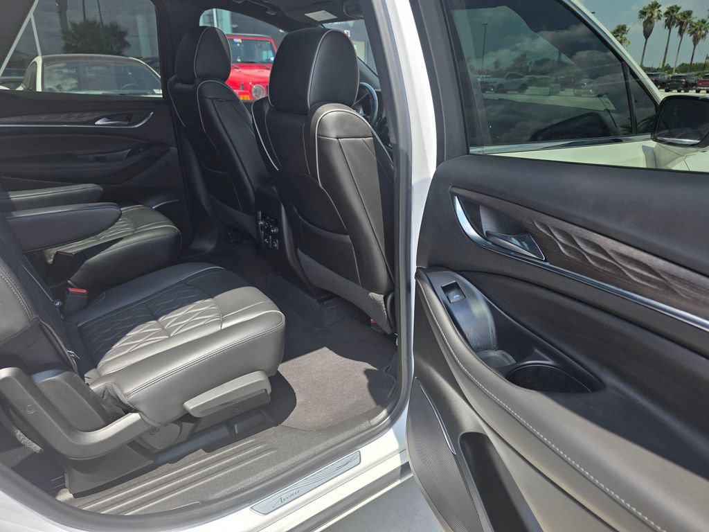 Used 2022 Buick Enclave Avenir FWD image 18